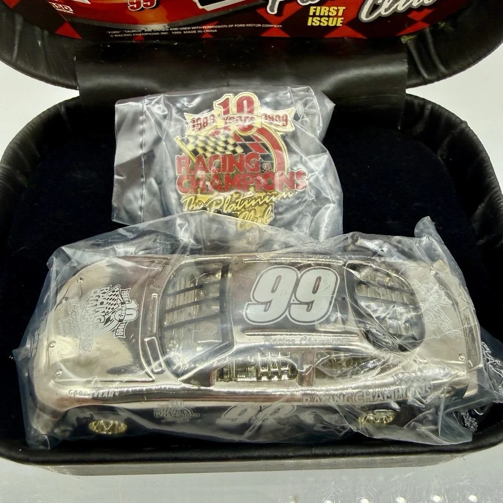 Platinum Club 10 Years Nascar 99 Ford Taurus‎ & Pin Racing Champions 1/64 Scale